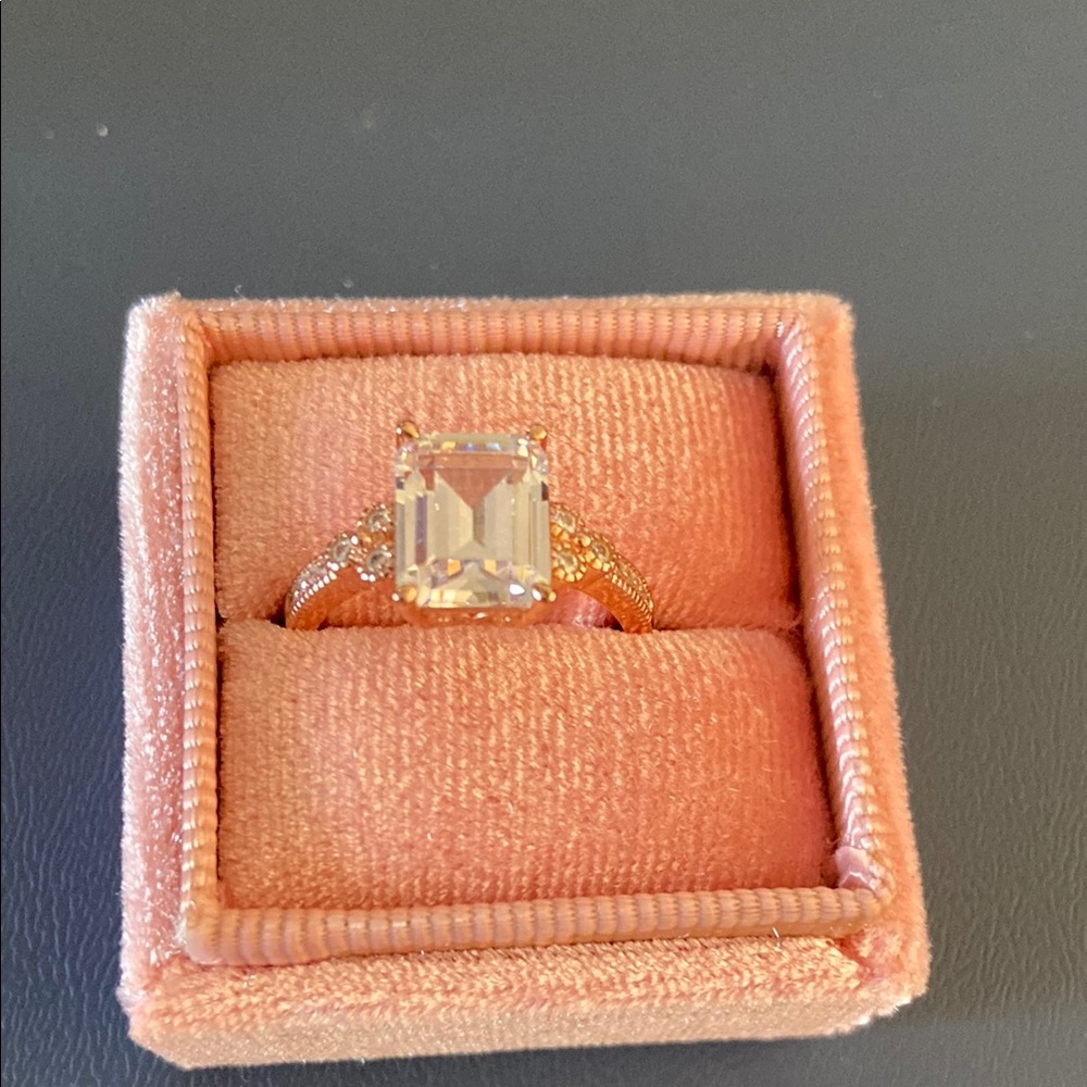 Bomb party rose gold Elegant Gold Ring with Clear Stone